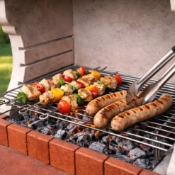 Barbecue in Muratura a Carbonella Legna con Griglia da Giardino