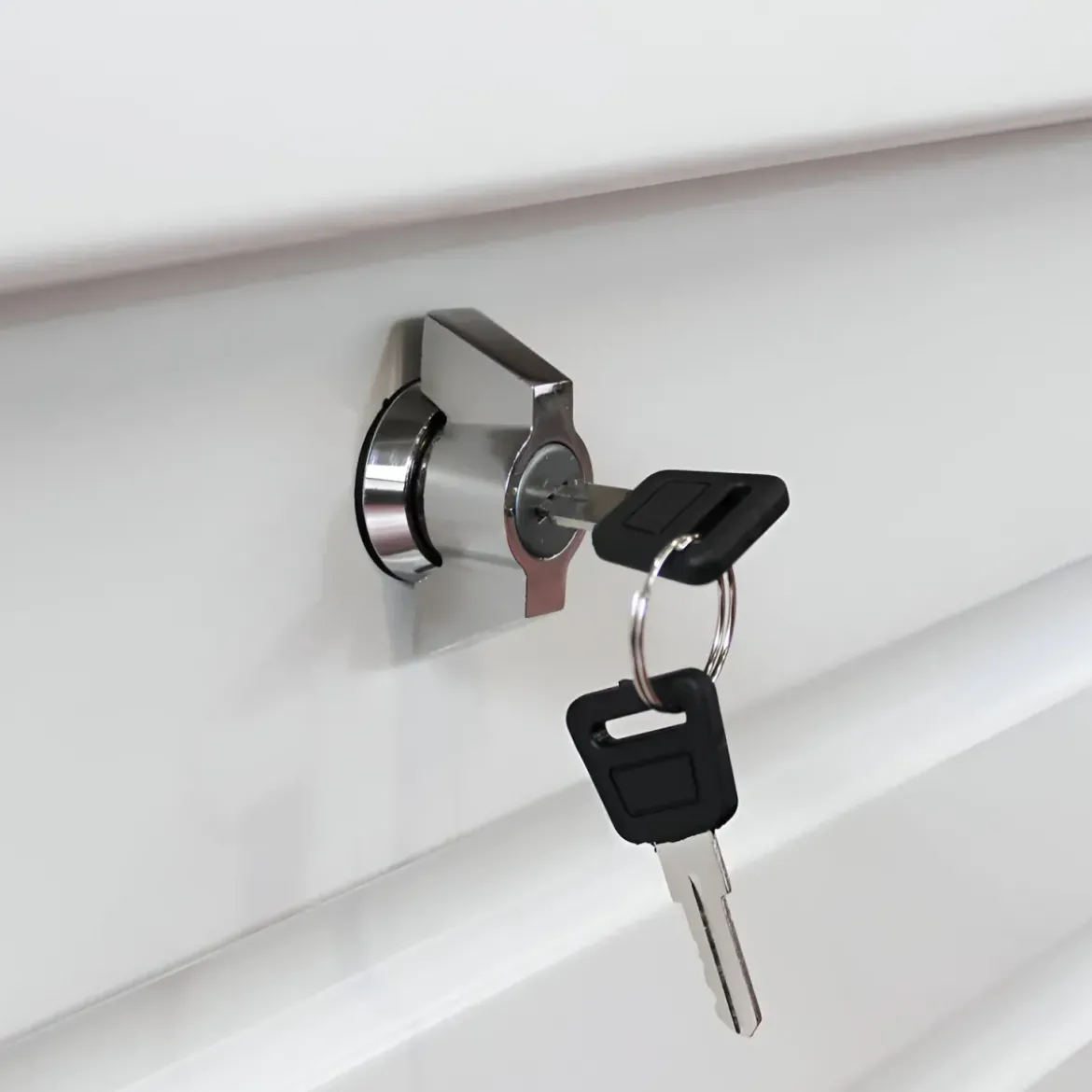 Baule Contenitore Bianco in Alluminio per Esterni 130x61x63 cm con Chiave