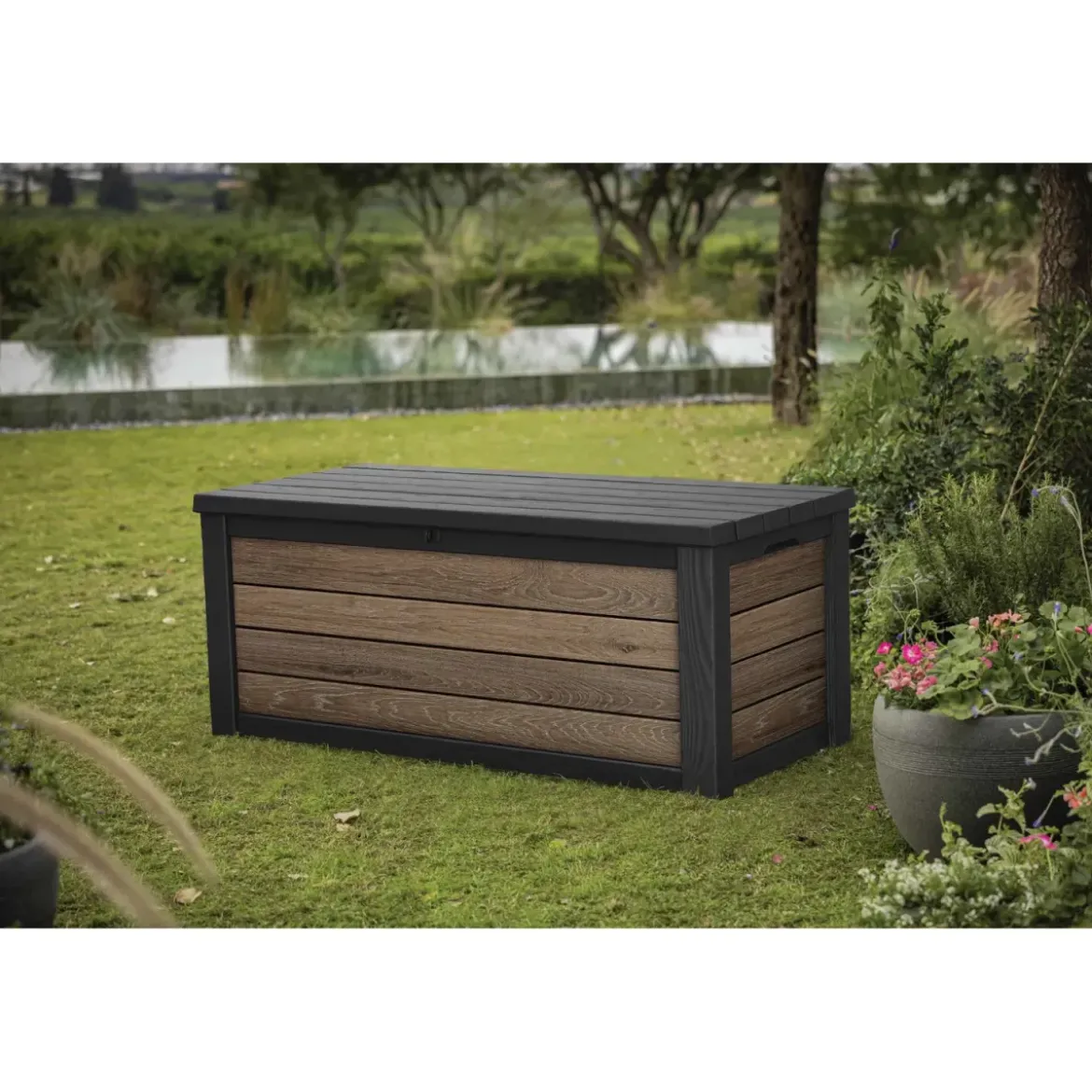 Baule Contenitore Keter 570L in Resina Effetto Legno Noce da Esterno