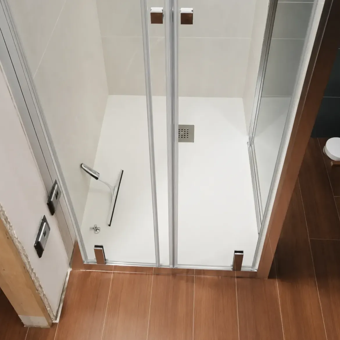 Box Doccia Angolare 2 Ante Battente Saloon Parete Fissa Vetro 6 mm in Cristallo