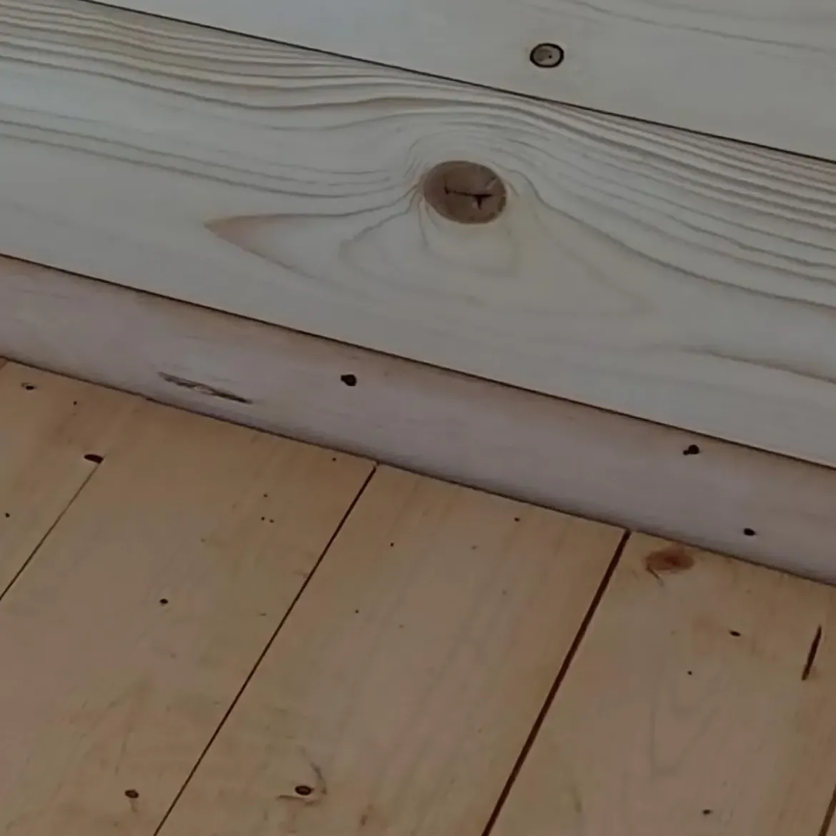 Casetta in Legno Addossata 218x130 cm con Porta Doppia e Pavimento
