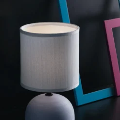 Lampada da Tavolo Lumetto in Ceramica Bianco con Paralume in Tessuto