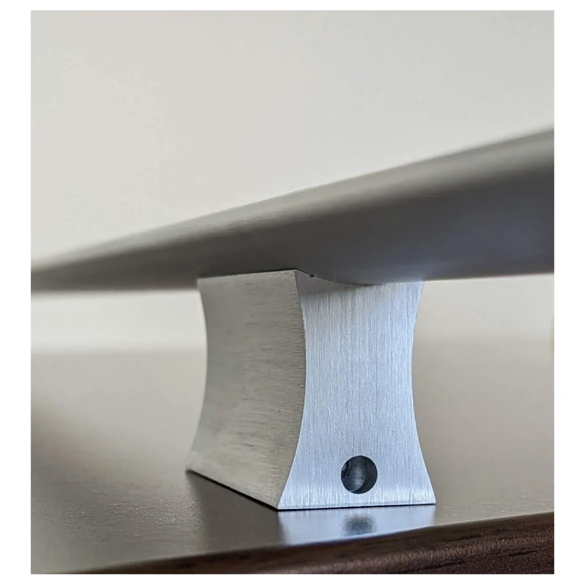 Maniglione per Porta Blindata da 120cm Cromato Satinato Piatto Verticale da Esterno
