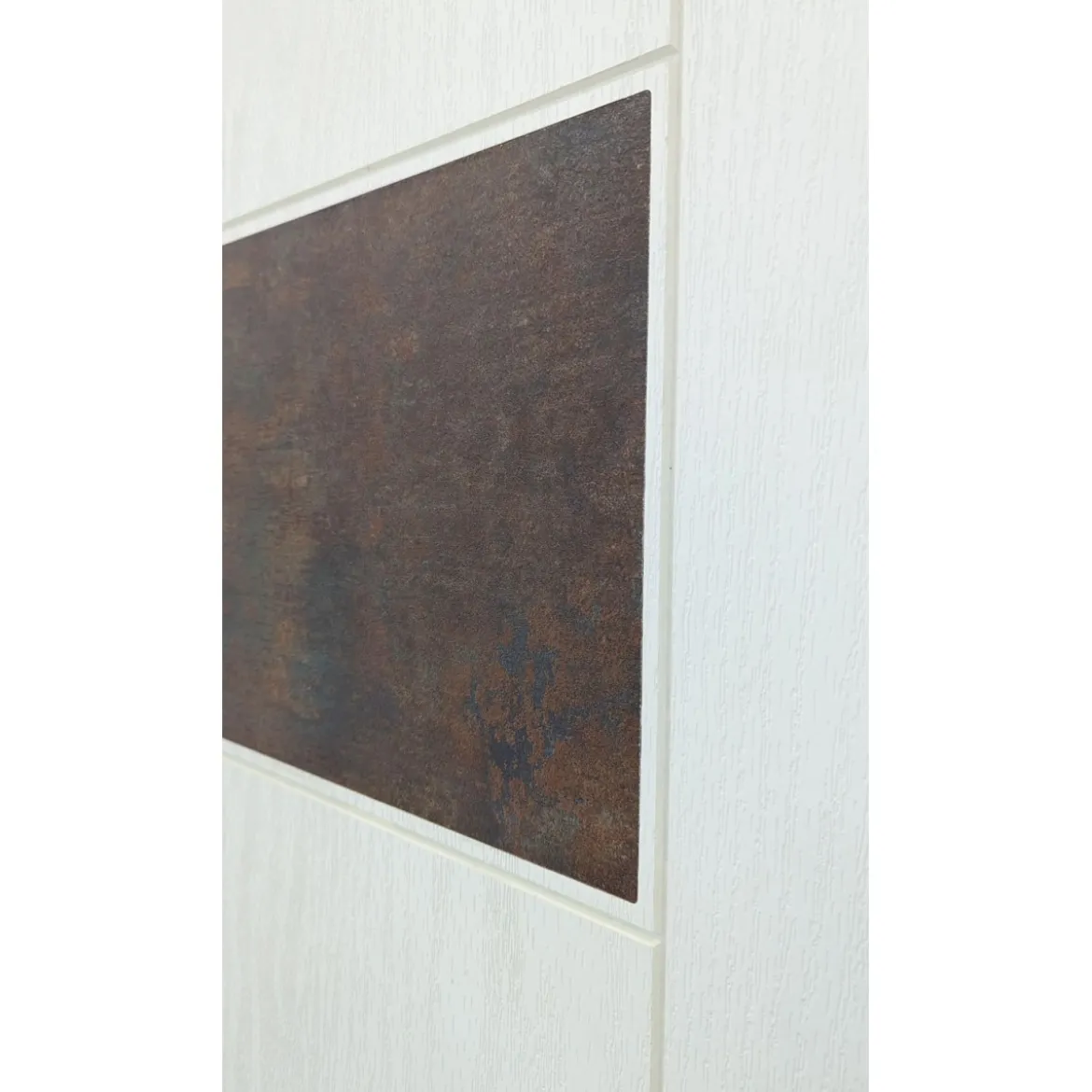 Pannello da Esterno in Vetroresina Bianco con Inserti Corten Noce