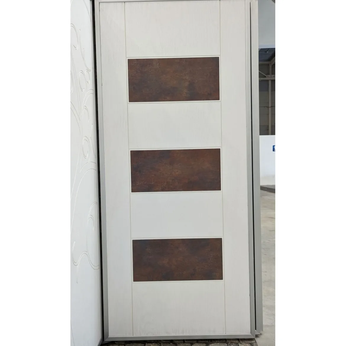 Pannello da Esterno in Vetroresina Bianco con Inserti Corten Noce