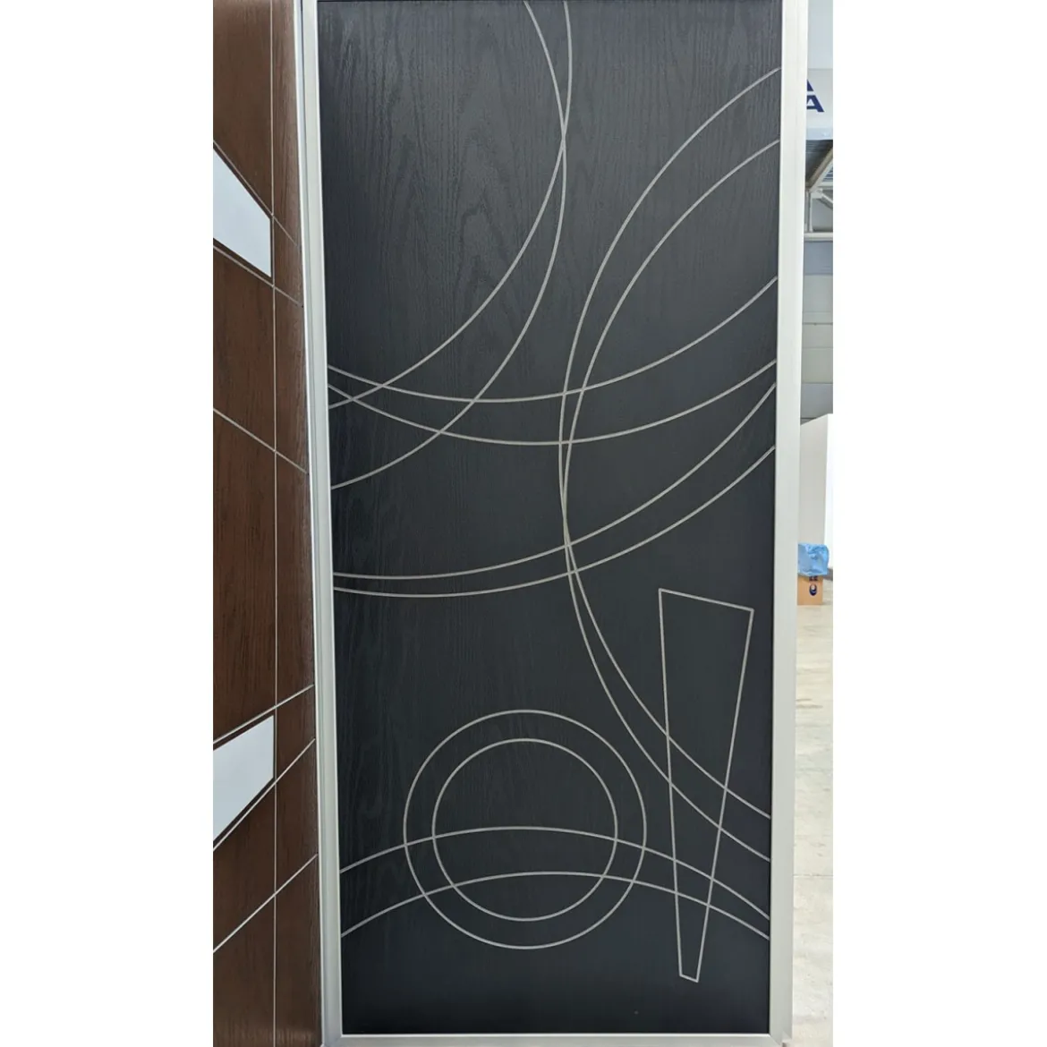 Pannello Pantografato Grigio per Porta Blindata da Esterno in Vetroresina Madrid