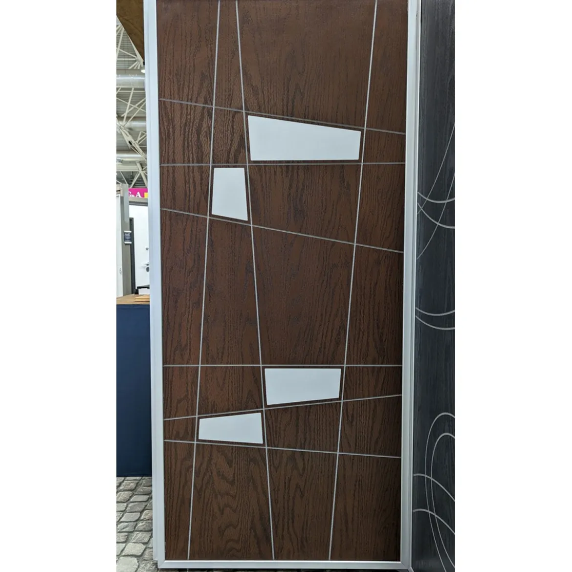 Pannello Trap per Porta Blindata Noce Pantografato con Inserti Moderni