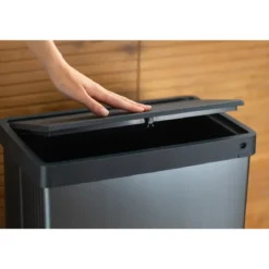 Pattumiera Keter 54L Blu Perlato Apertura Push per Cucina con Gambe