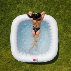 Piscina Idromassaggio Gonfiabile per 4 persone da esterno con copertura