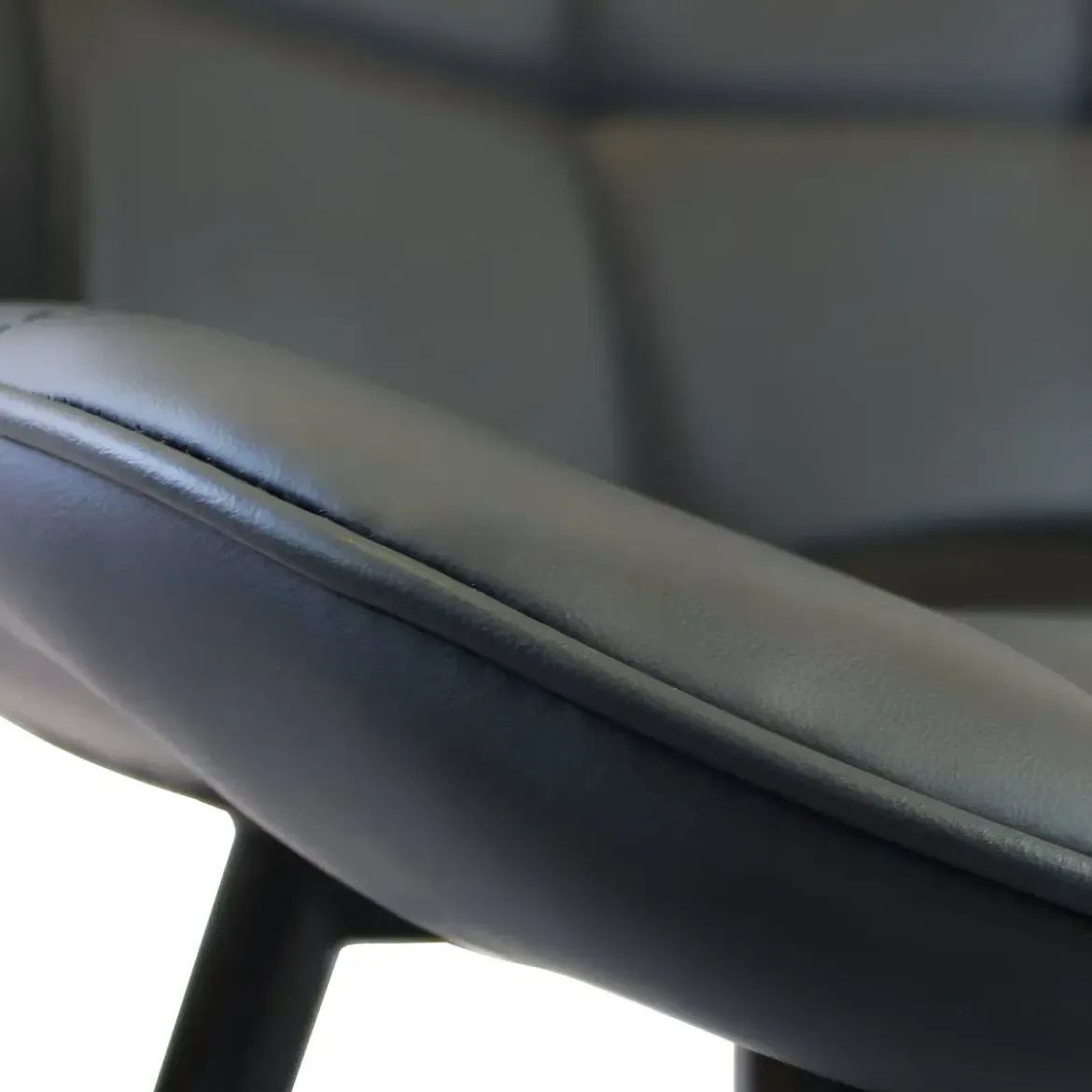 Sedia Imbottita Sala da Pranzo in Ecopelle Nero Moderna Gambe Metallo