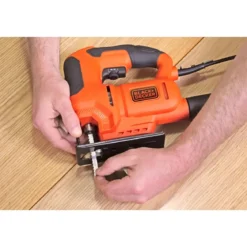 Seghetto Alternativo Black+Decker 400W Velocità Variabile Taglio Inclinato