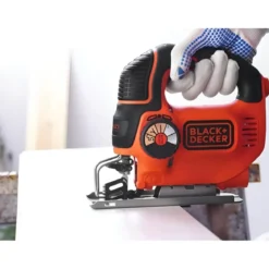 Seghetto Alternativo Black+Decker 550W Valigetta Taglio Legno Metallo