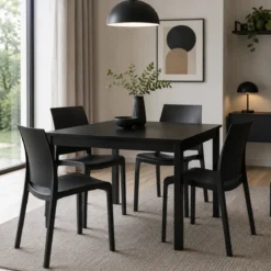 Set 4 Sedie da Pranzo in Resina Impilabili Nero con Tappi Antiscivolo