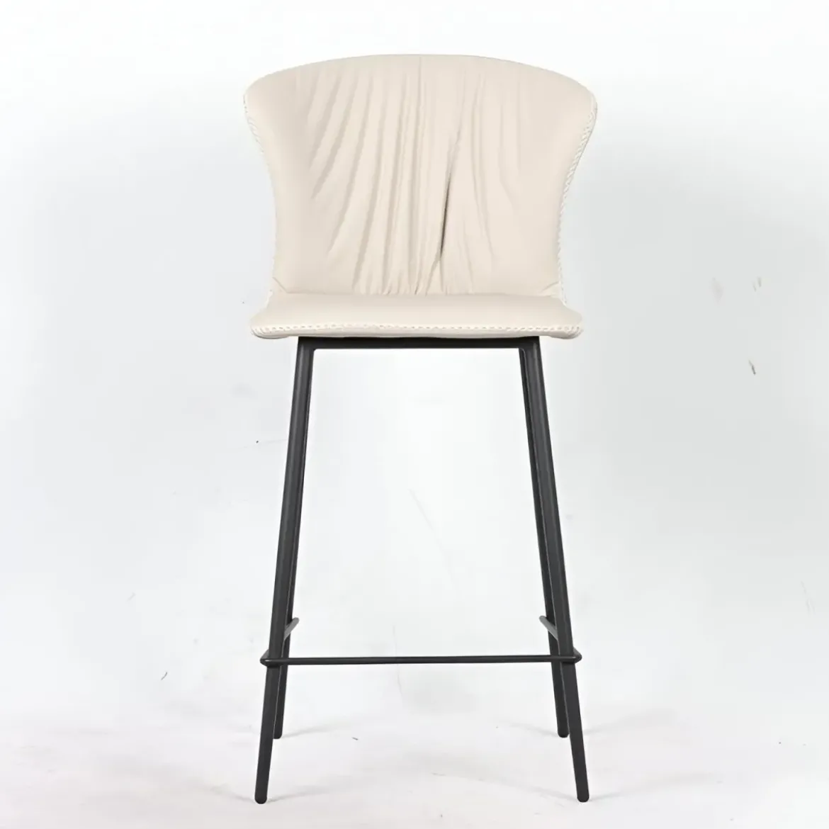Set 2 Sgabelli Imbottiti in Ecopelle Beige in Gambe Metallo Nere