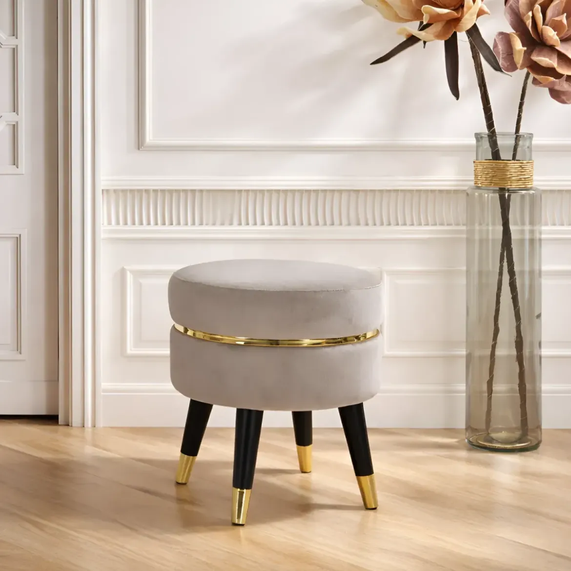 Sgabello Basso Velluto Grigio Chiaro Finiture Oro Pouf Salotto Camera