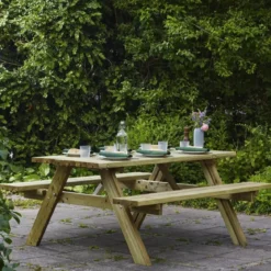 Tavolo Picnic in Legno da Esterno con Panche Richiudibili 177x153x76cm