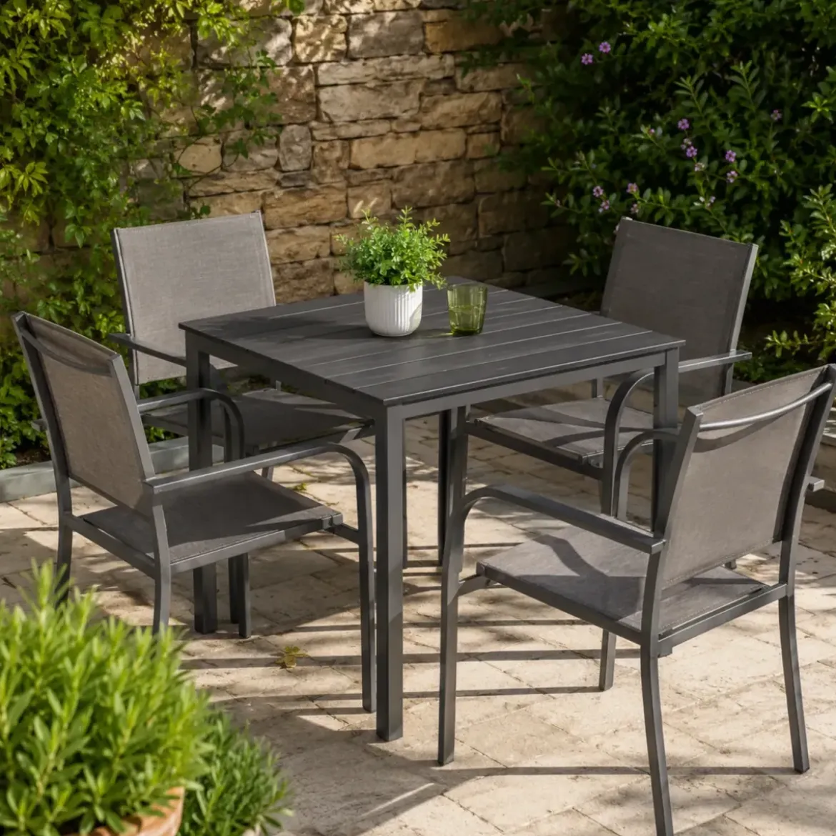 Tavolo Quadrato da Esterno in Acciaio e HDPE Effetto Legno 78x78x74cm