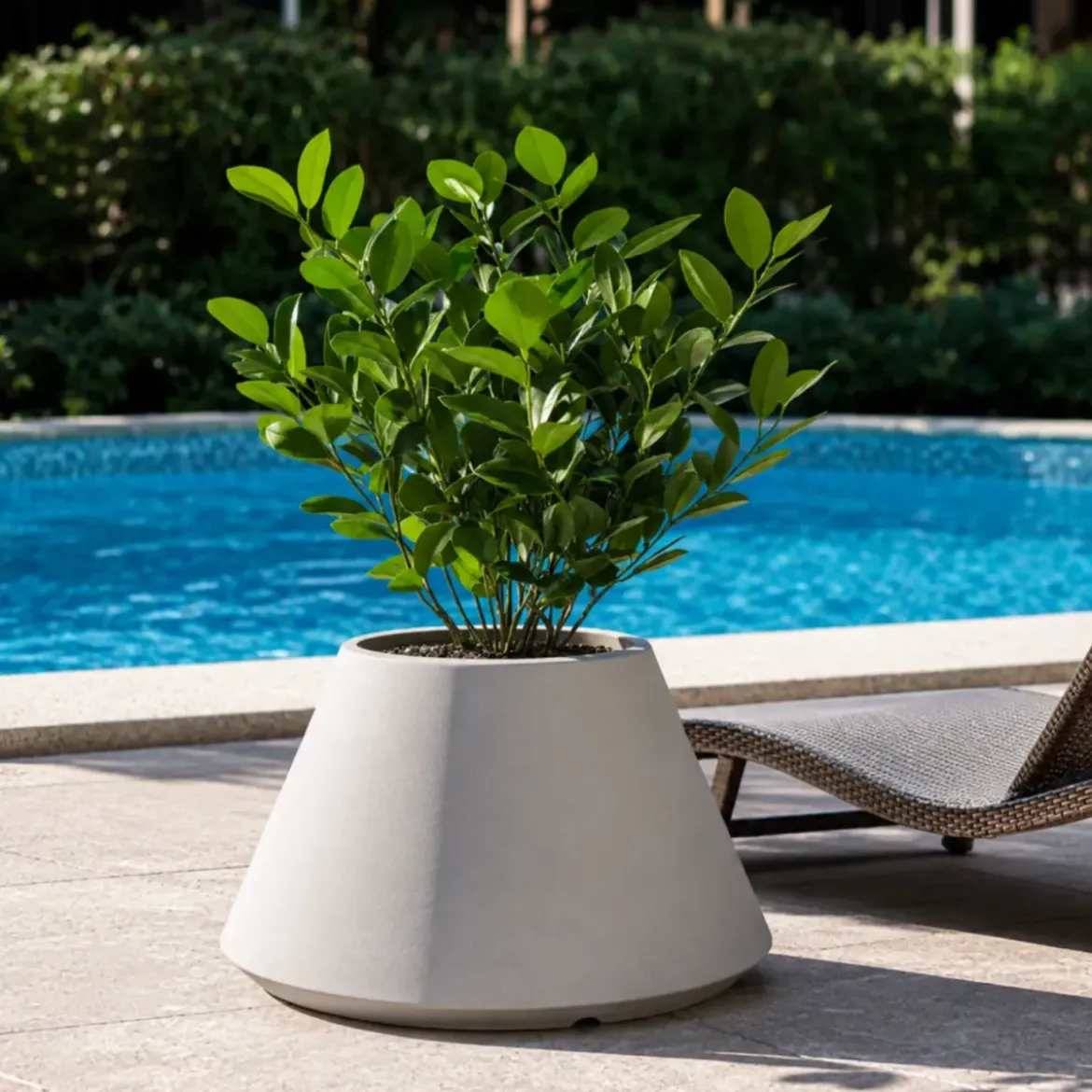 Vaso in Resina Bianco Rotazionale 60x35 cm Resistente Raggi UV